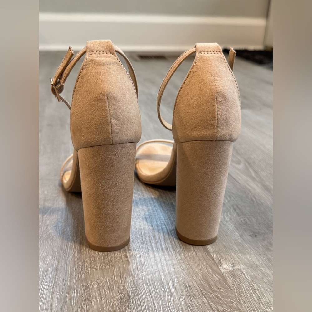 Lulu’s Taylor Block Heel - Picture 4 of 5